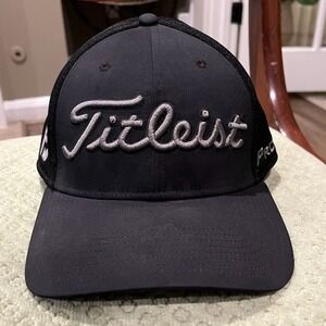 Titleist Pro V1 Golf‎ Hat Cap Black Fitted Performance Mesh Medium/Large